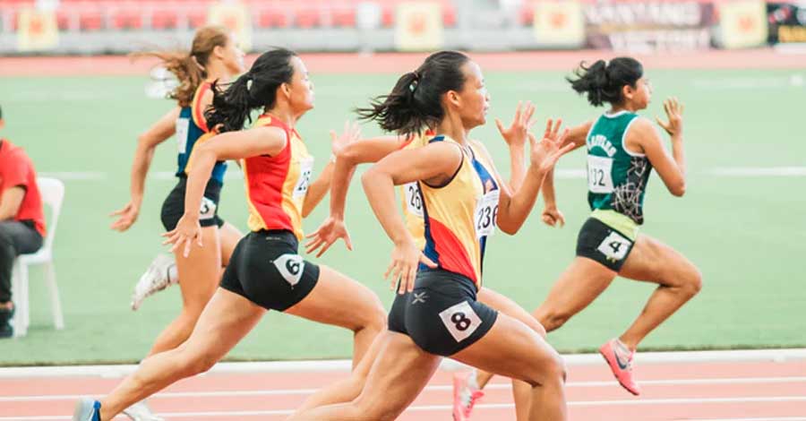 women running track